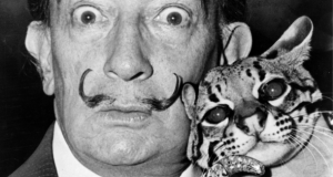 Salvador Dali y su gato